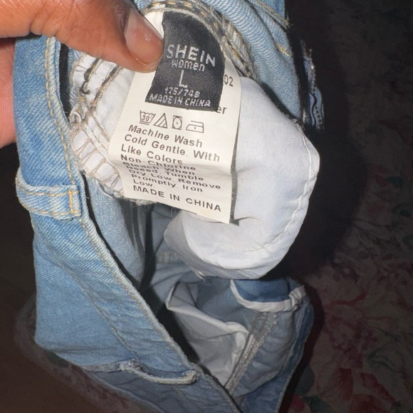 Jean never worn. Size L - Picture 3 of 3